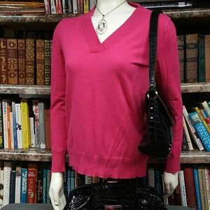😗3/$12item Gap Pink/Fuscia Vneck sweater, Sz. M
